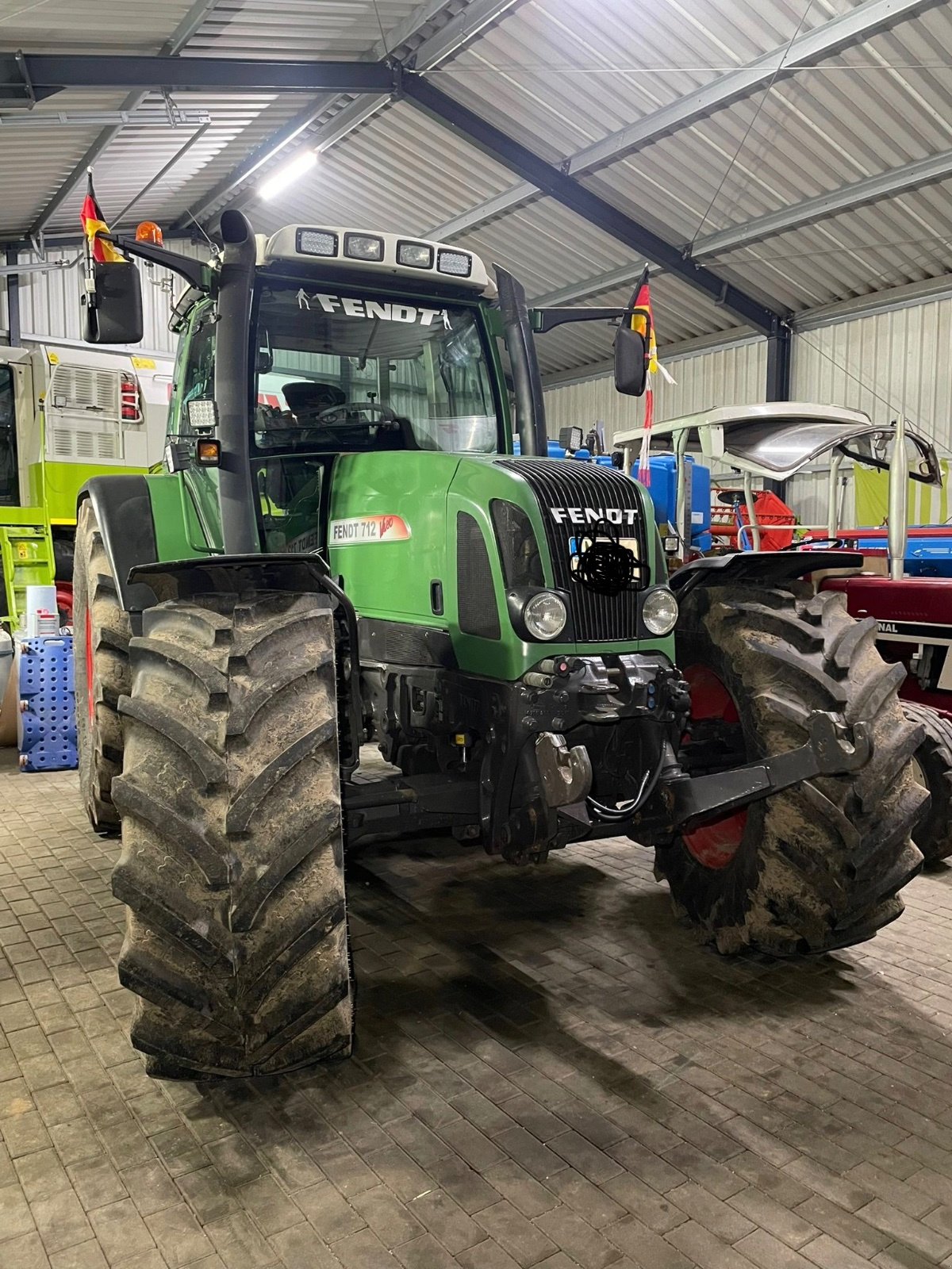 Traktor des Typs Fendt 712 Vario, Gebrauchtmaschine in Ebsdorfergrund (Bild 1)