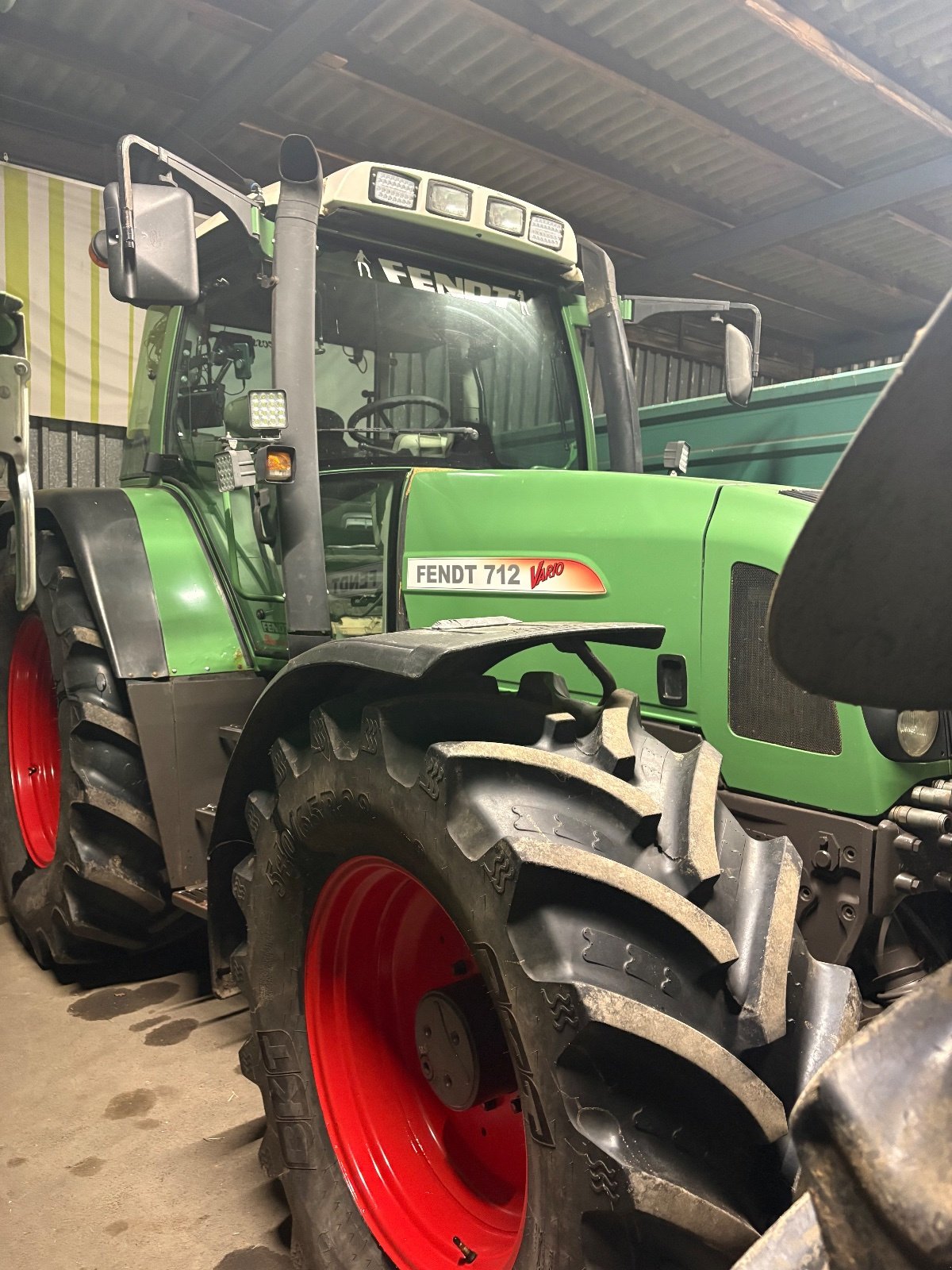 Traktor des Typs Fendt 712 Vario, Gebrauchtmaschine in Ebsdorfergrund (Bild 3)