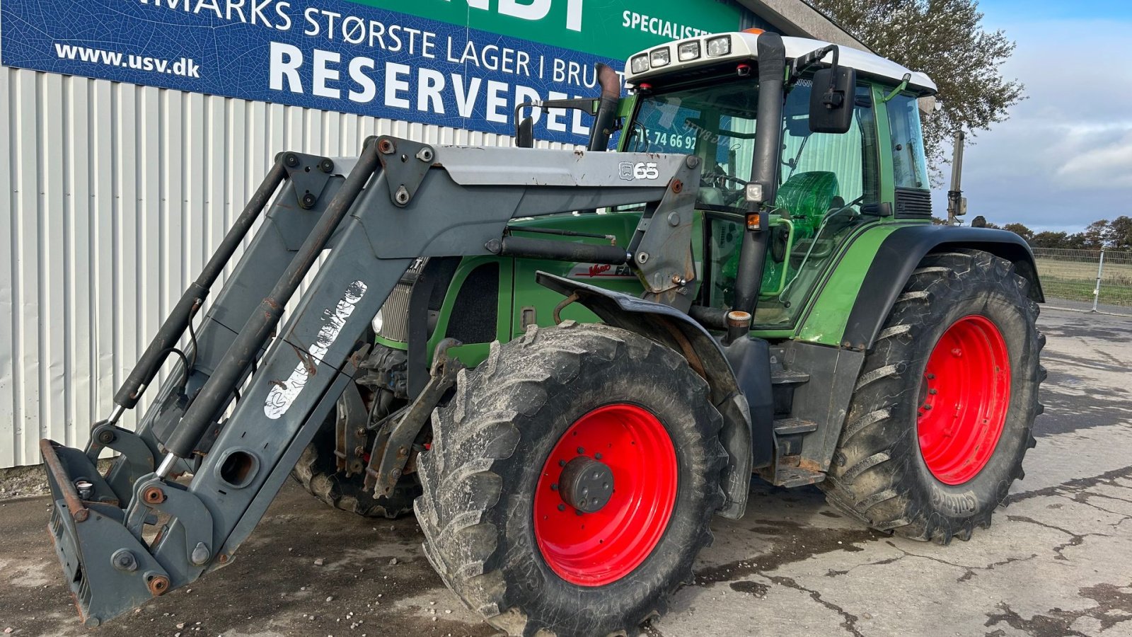 Traktor of the type Fendt 714 Vario Med Frontlæsser Ålø Q65, Gebrauchtmaschine in Rødekro (Picture 2)