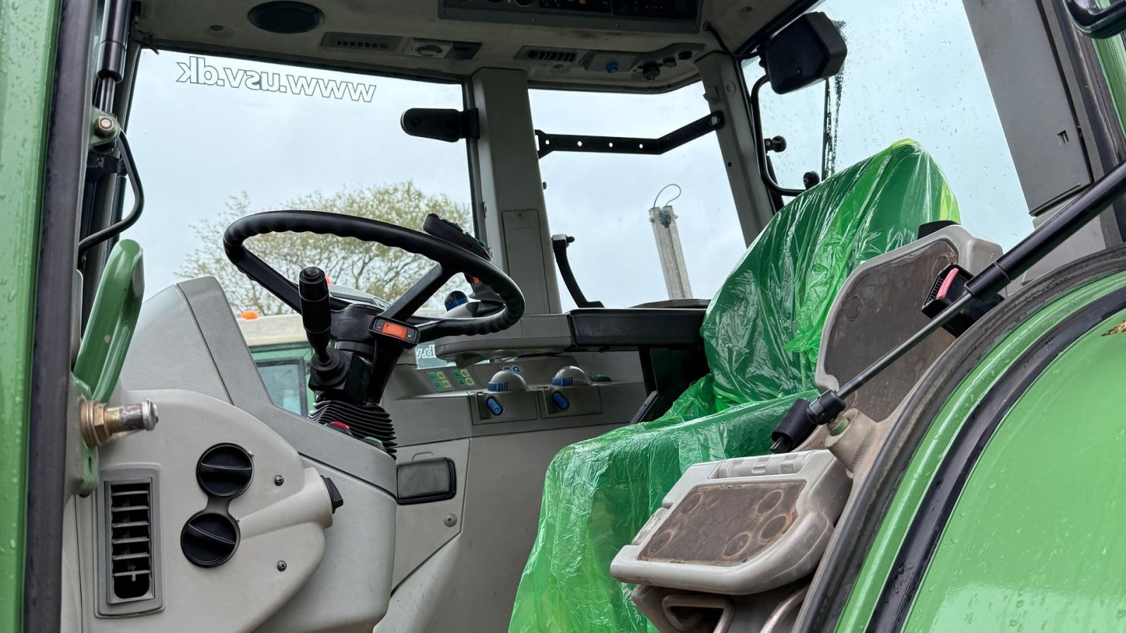 Traktor of the type Fendt 714 Vario Med Frontlæsser Ålø Q65, Gebrauchtmaschine in Rødekro (Picture 9)