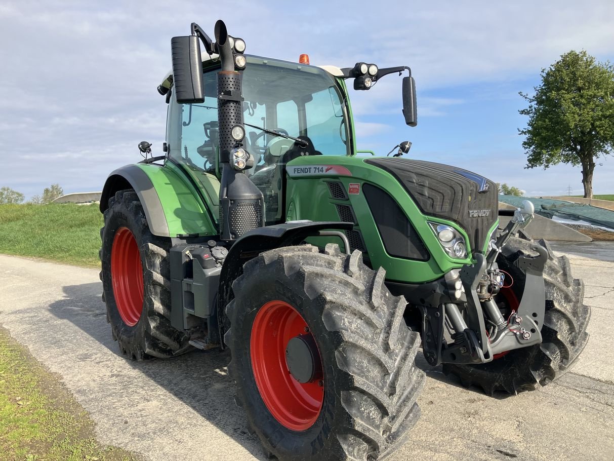 Traktor des Typs Fendt 714 Vario Profi, Gebrauchtmaschine in Mauerkirchen (Bild 2)