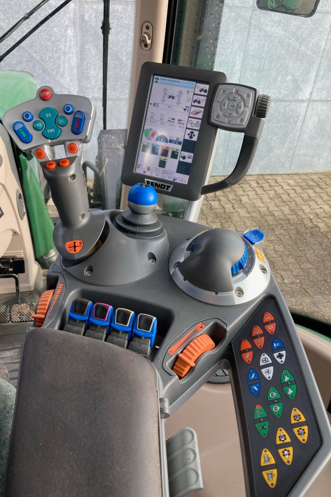 Traktor типа Fendt 714 Vario Profi, Gebrauchtmaschine в Kaarst (Фотография 8)