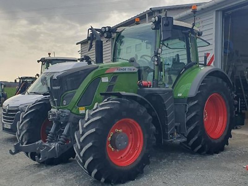 Traktor des Typs Fendt 716 S4 POWER, Gebrauchtmaschine in PEYROLE (Bild 2)