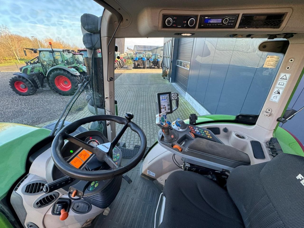 Traktor des Typs Fendt 716 S4, Gebrauchtmaschine in Daarle (Bild 11)