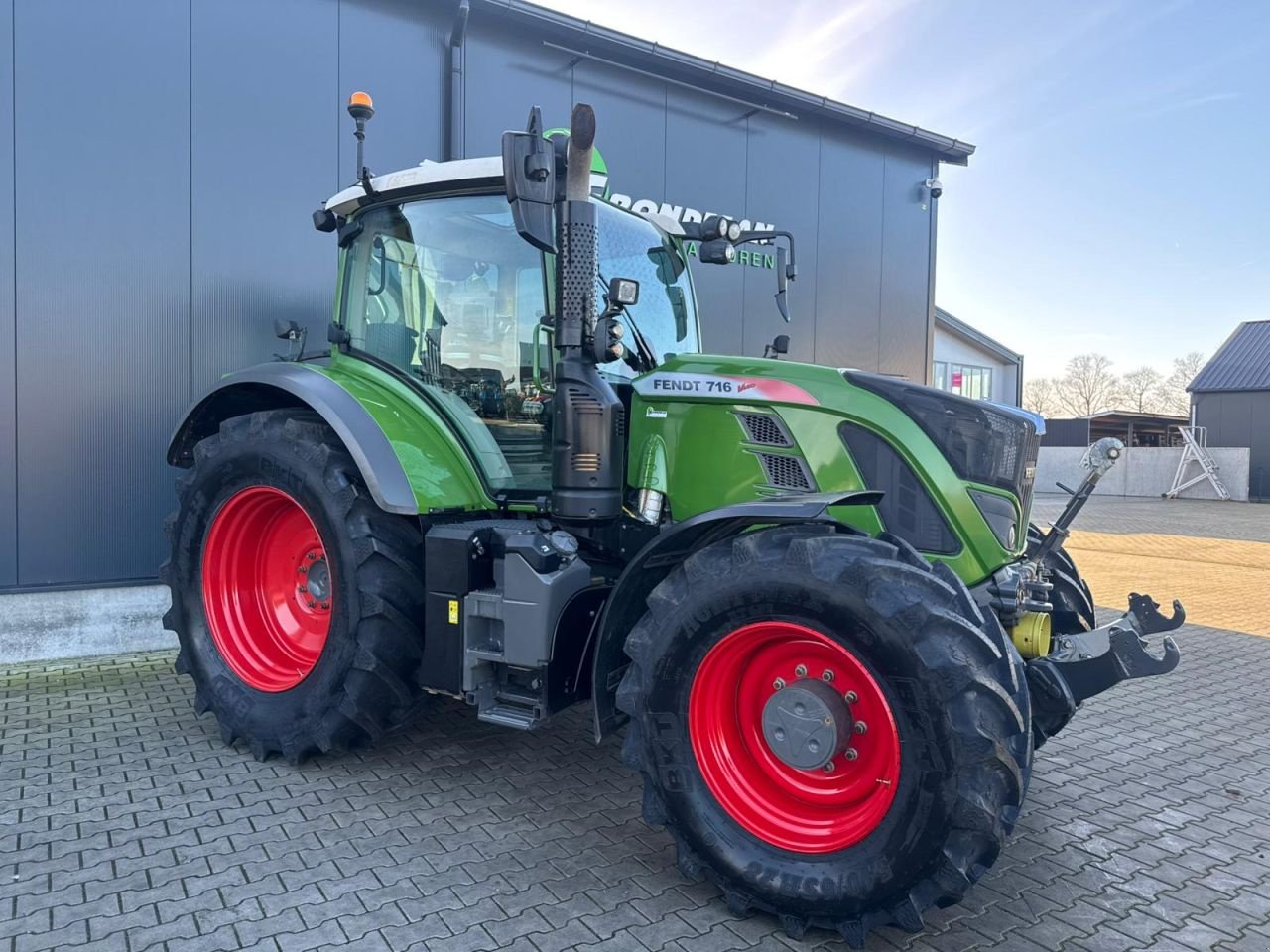 Traktor des Typs Fendt 716 S4, Gebrauchtmaschine in Daarle (Bild 4)