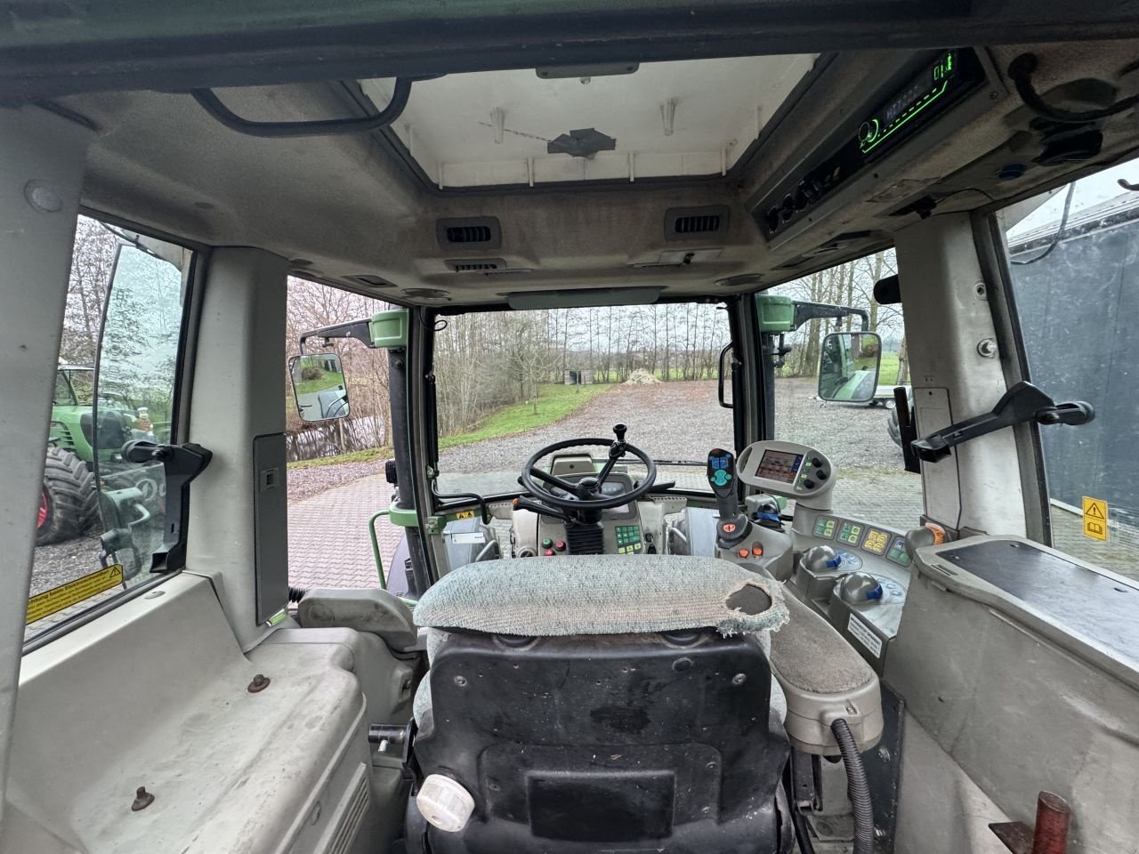Traktor des Typs Fendt 716 Vario Com.2, Gebrauchtmaschine in Nieuw Heeten (Bild 5)