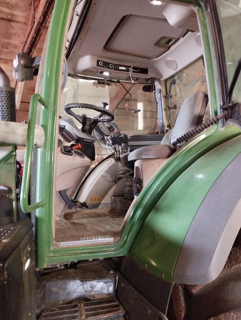 Traktor типа Fendt 716 VARIO PROFI SCR, Gebrauchtmaschine в Calmont (Фотография 5)