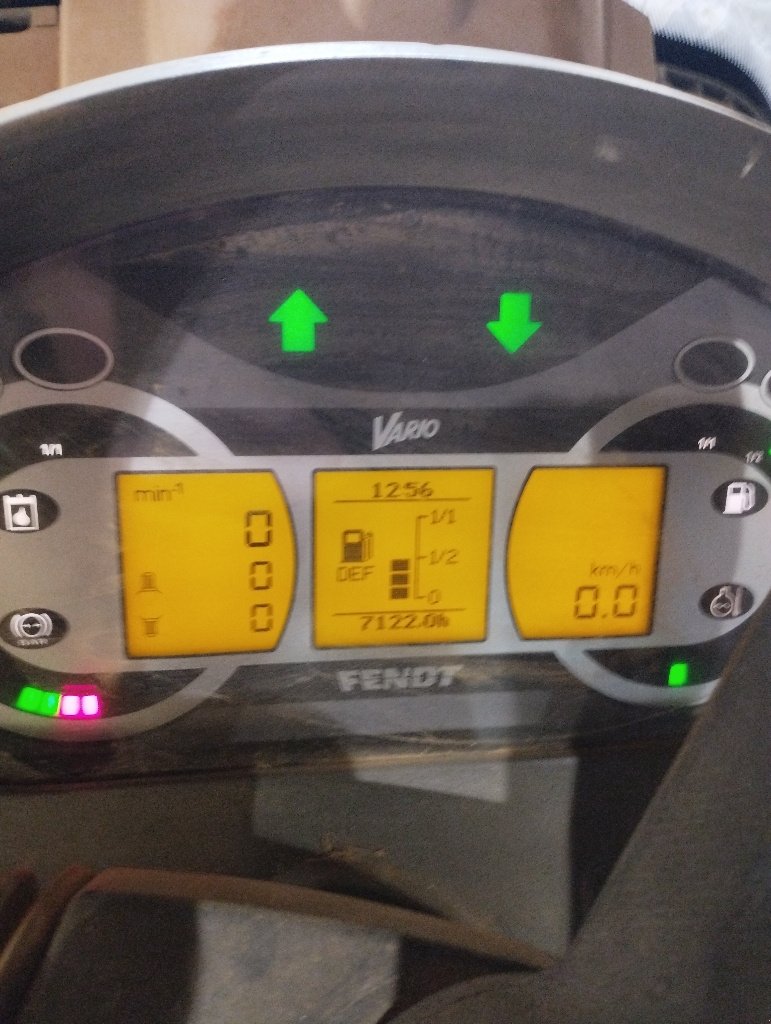 Traktor типа Fendt 716 VARIO PROFI SCR, Gebrauchtmaschine в Calmont (Фотография 2)