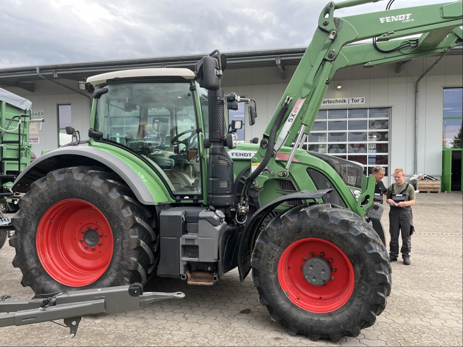Traktor des Typs Fendt 716 Vario S4, Gebrauchtmaschine in Elmenhorst-Lanken (Bild 2)