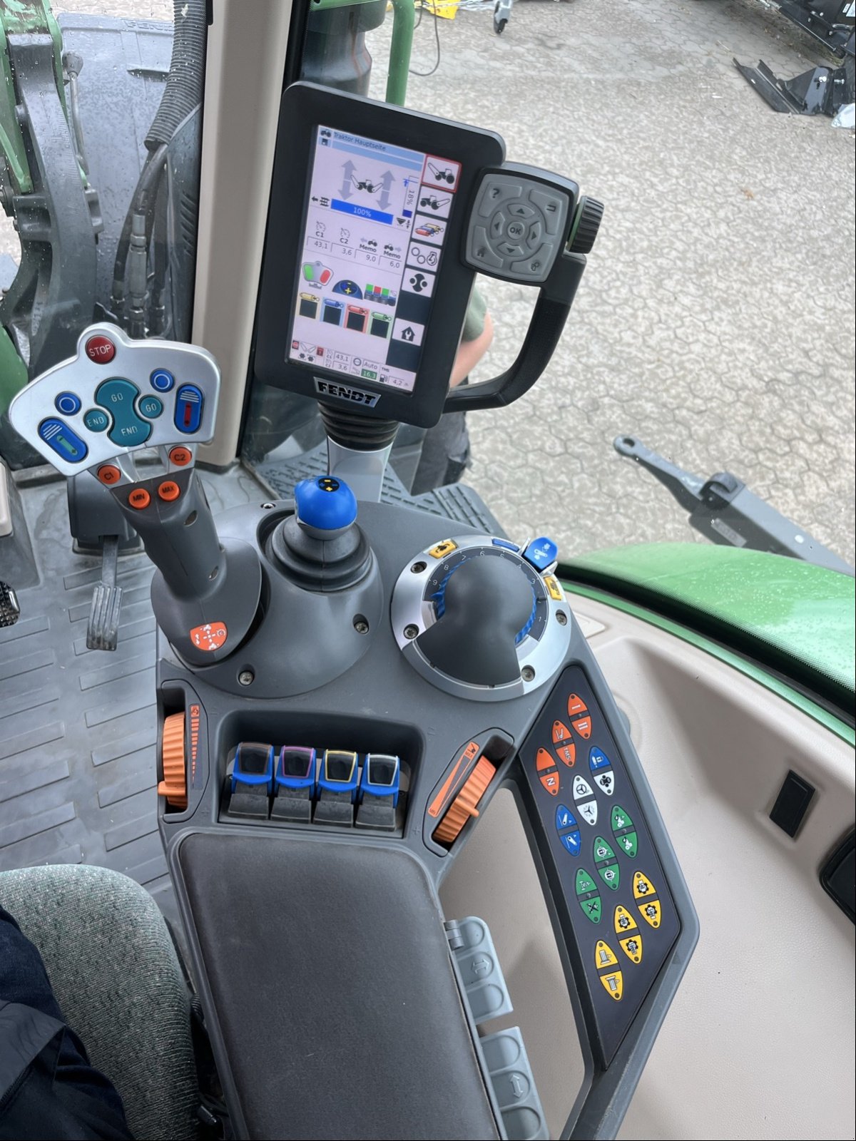 Traktor des Typs Fendt 716 Vario S4, Gebrauchtmaschine in Elmenhorst-Lanken (Bild 7)