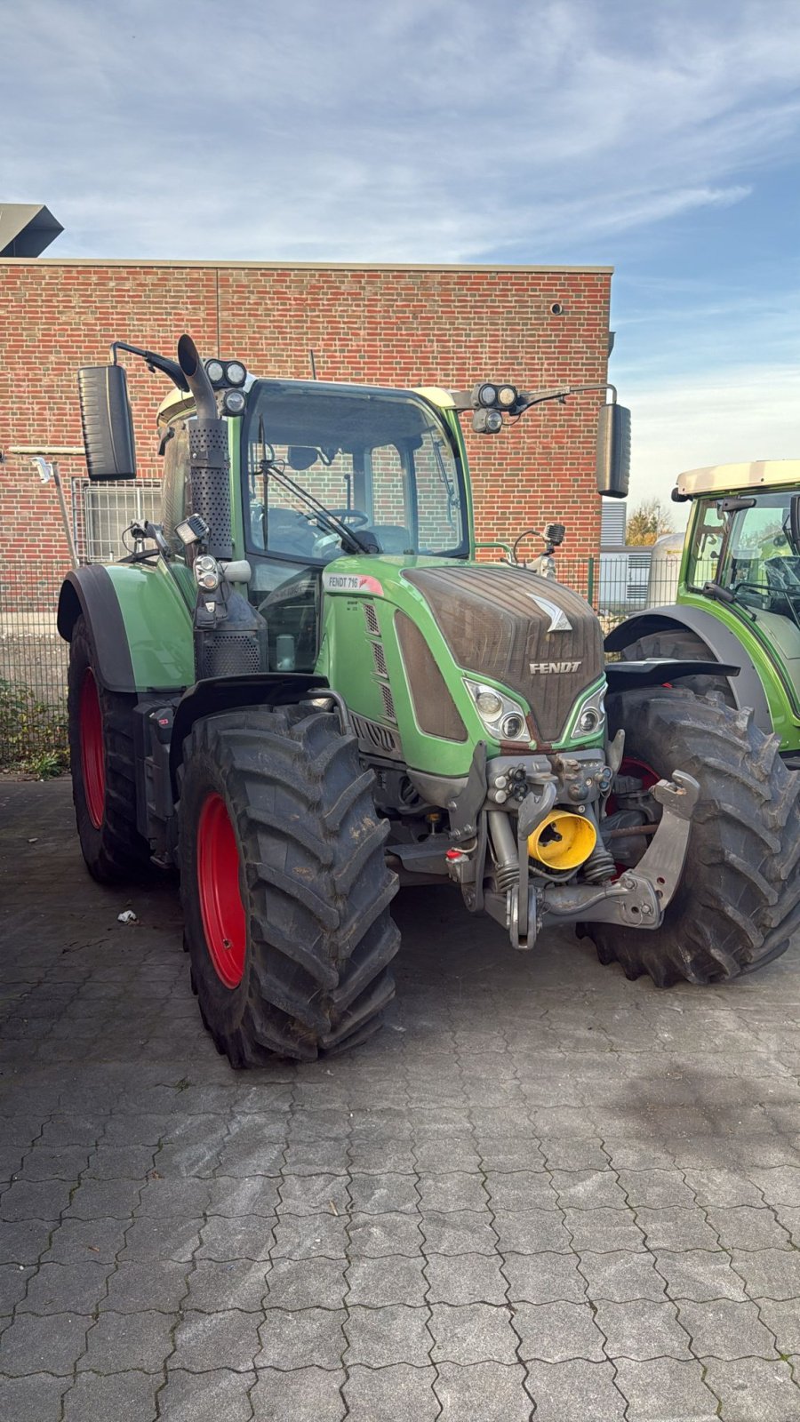 Traktor des Typs Fendt 716 Vario SCR, Gebrauchtmaschine in Husum (Bild 2)
