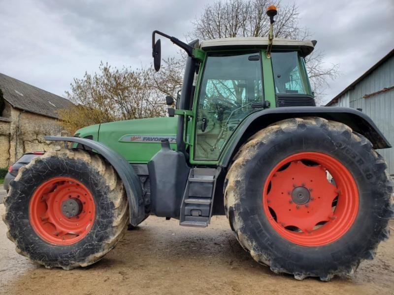 Traktor of the type Fendt 716, Gebrauchtmaschine in BRAY en Val