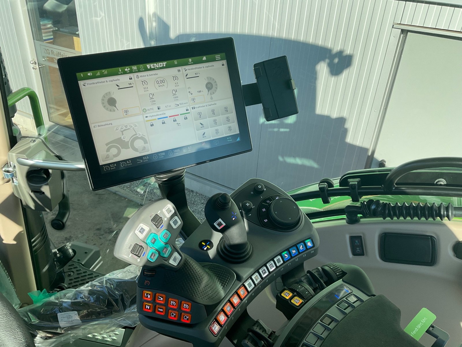 Traktor типа Fendt 718 Gen6 Power Plus Setting 2, Neumaschine в Mühlhausen-Ehingen (Фотография 5)