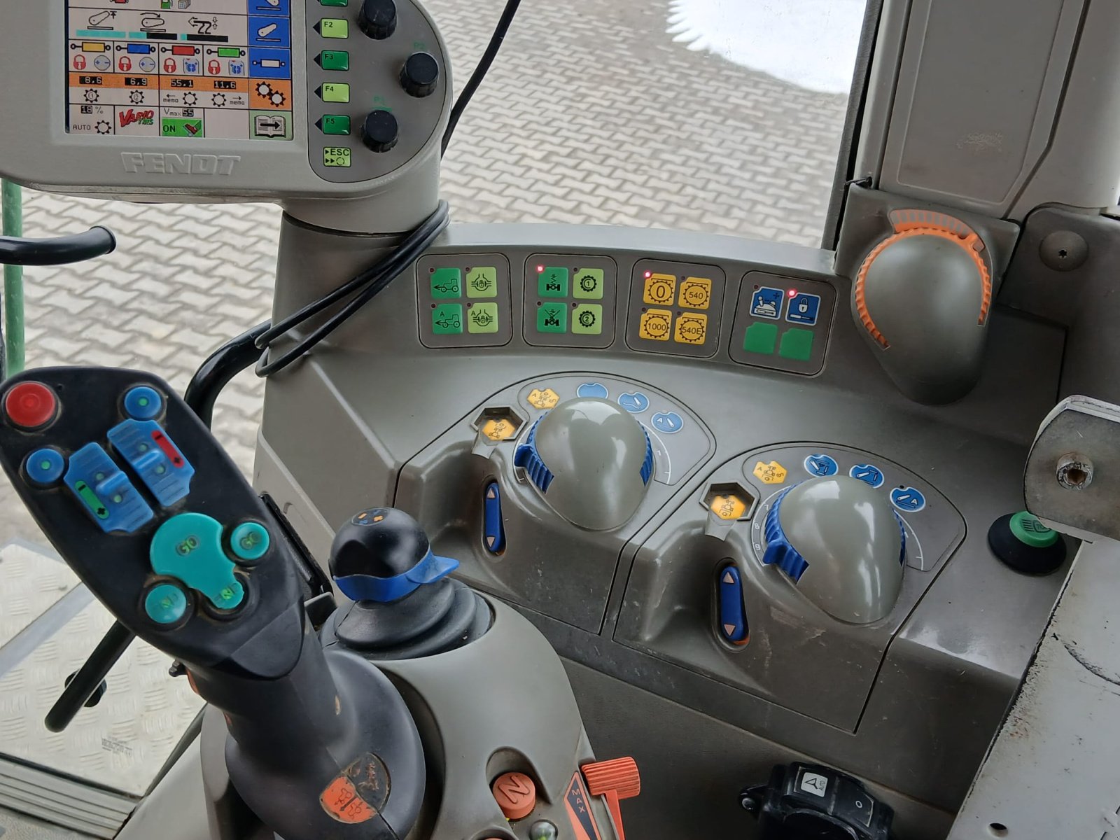 Traktor типа Fendt 718 Vario Com 3, Gebrauchtmaschine в Mulfingen (Фотография 12)