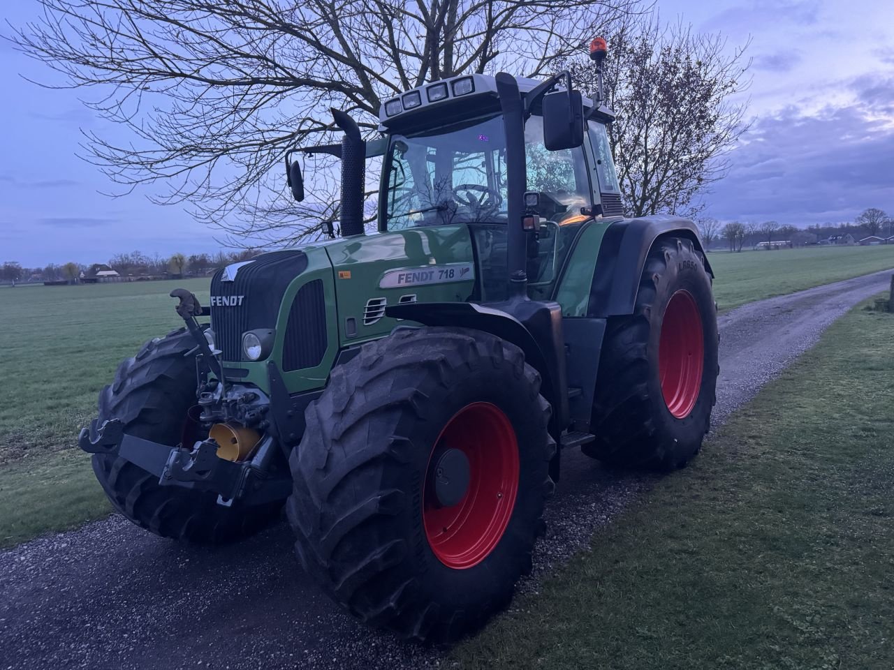 Traktor типа Fendt 718 Vario Com.3, Gebrauchtmaschine в Nieuw Heeten (Фотография 2)