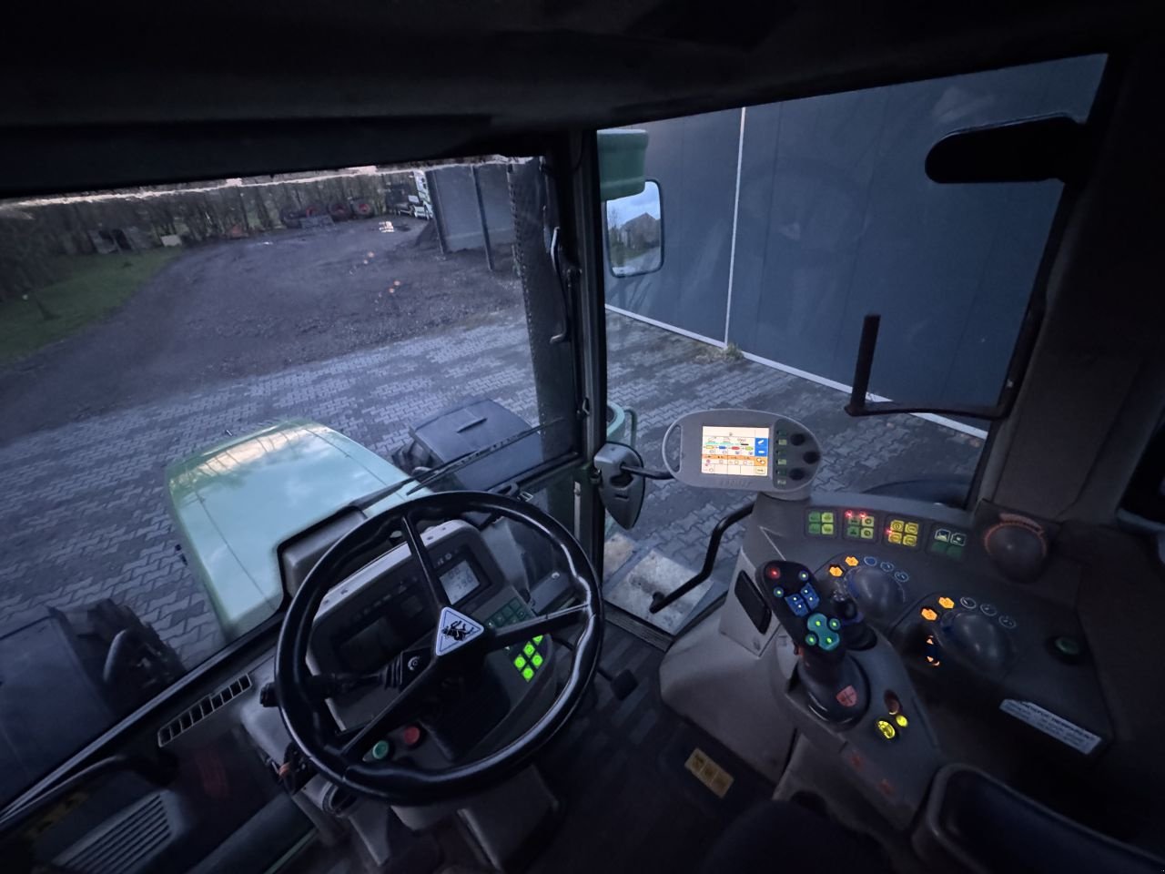 Traktor типа Fendt 718 Vario Com.3, Gebrauchtmaschine в Nieuw Heeten (Фотография 7)