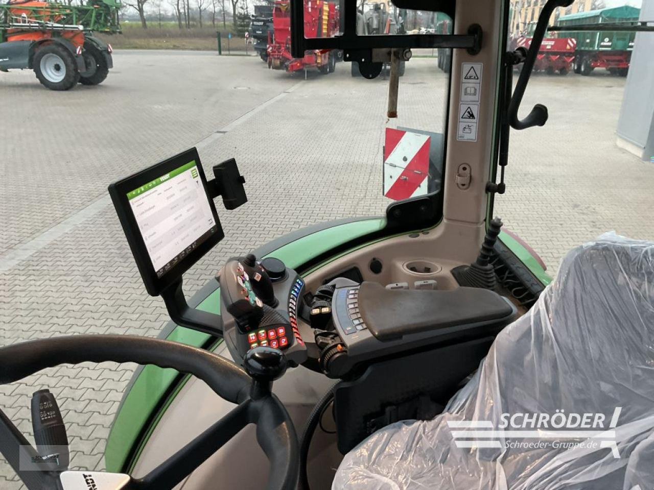 Traktor des Typs Fendt 718 VARIO GEN6 POWER PLUS, Gebrauchtmaschine in Holdorf (Bild 15)