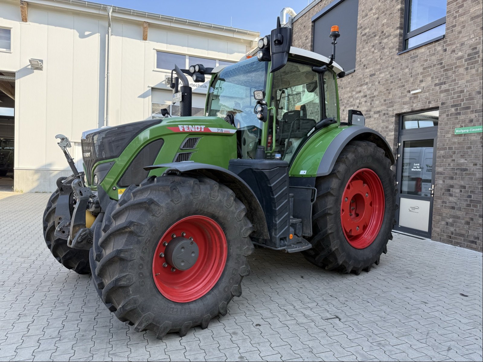 Fendt 718 Vario Gen6 PowerPlus, Gebrauchtmaschine, Baujahr: 2021, Betriebsstunden: 2059 Stunden (Bild 1) Traktor des Typs Fendt 718 Vario Gen6 PowerPlus, Gebrauchtmaschine in Bad Oldesloe (Bild 1)