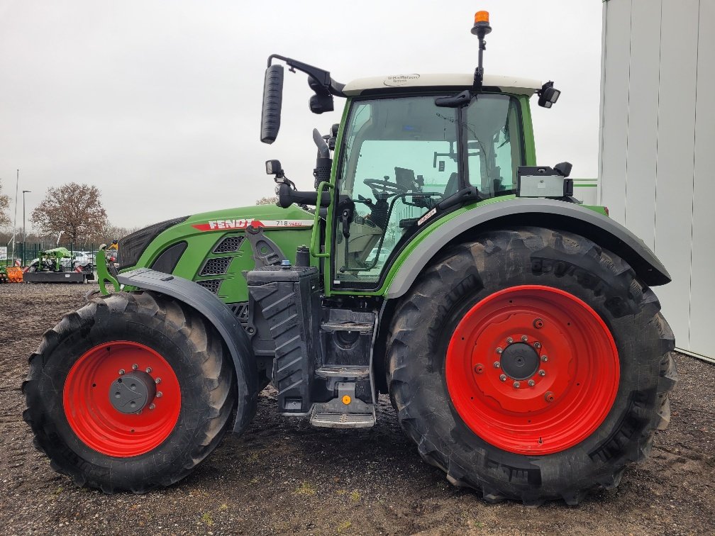 Traktor des Typs Fendt 718 Vario Gen6 Profi+, Gebrauchtmaschine in Bevern (Bild 2)
