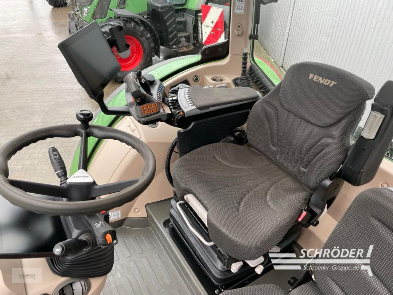 Traktor от тип Fendt 718 VARIO GEN6 PROFI PLUS, Gebrauchtmaschine в Wildeshausen (Снимка 16)