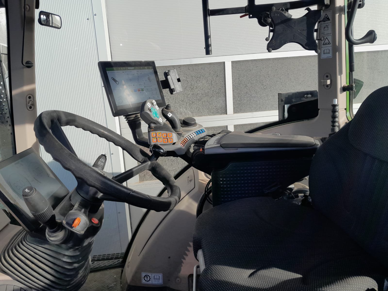 Traktor del tipo Fendt 718 Vario PowerPlus, Gebrauchtmaschine In Trochtelfingen (Immagine 5)