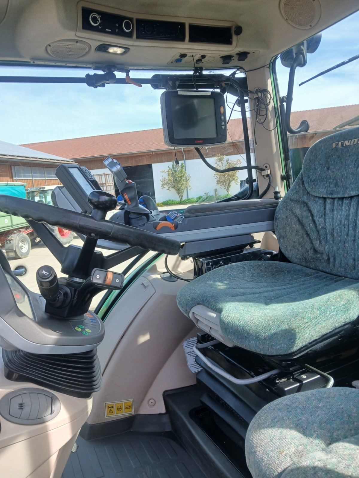 Traktor van het type Fendt 718 Vario PowerPlus, Gebrauchtmaschine in Mötzing (Foto 4)
