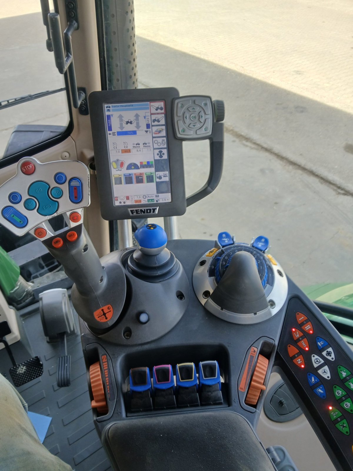Traktor van het type Fendt 718 Vario PowerPlus, Gebrauchtmaschine in Mötzing (Foto 7)