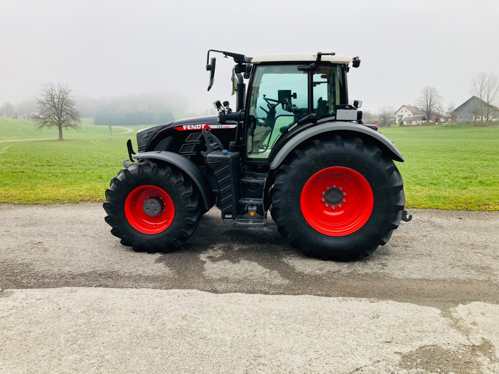Traktor типа Fendt 718 Vario PowerPlus, Gebrauchtmaschine в Amtzell (Фотография 1)