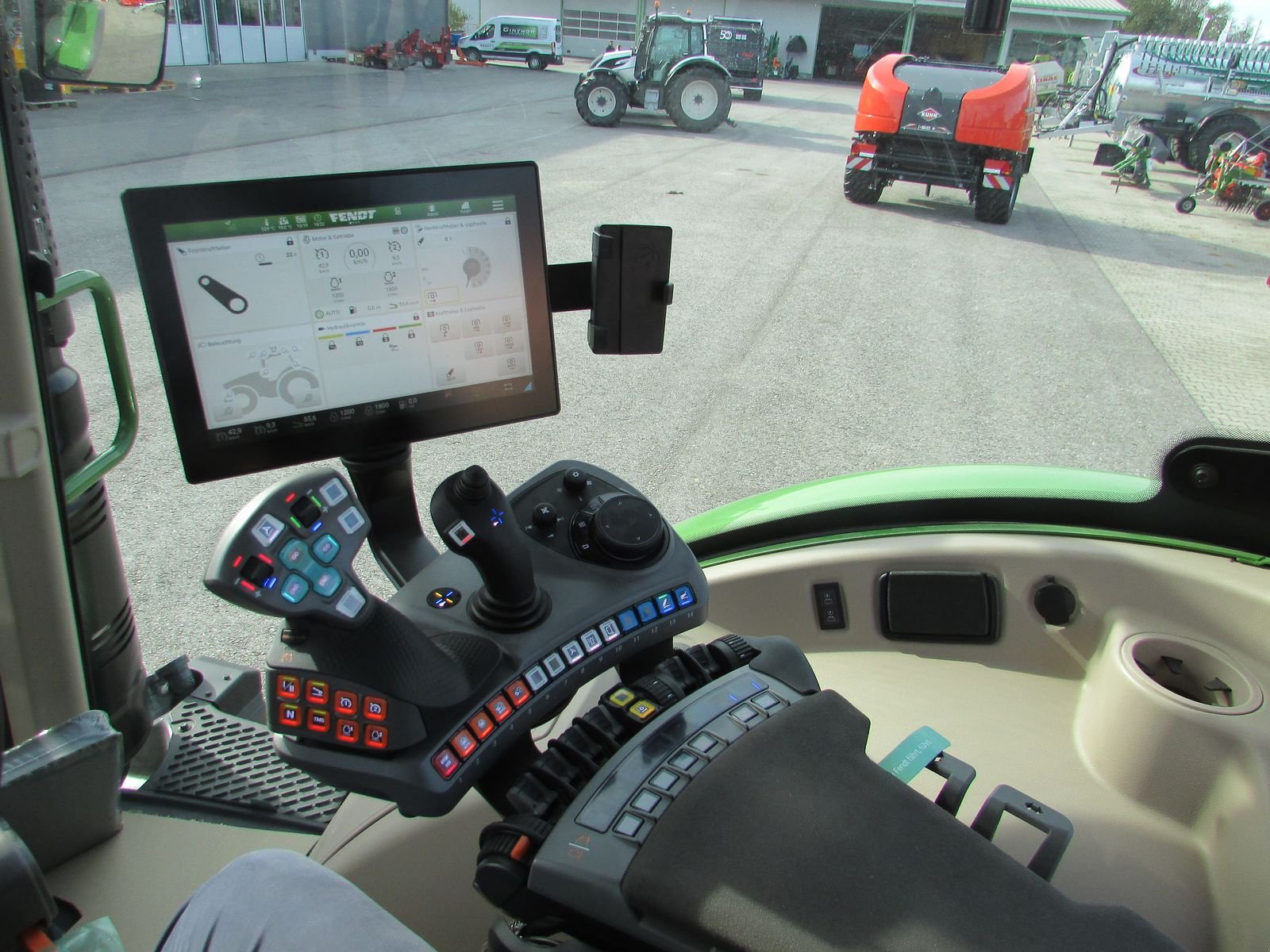 Traktor des Typs Fendt 718 Vario Profi+, Gebrauchtmaschine in Saxen (Bild 2)