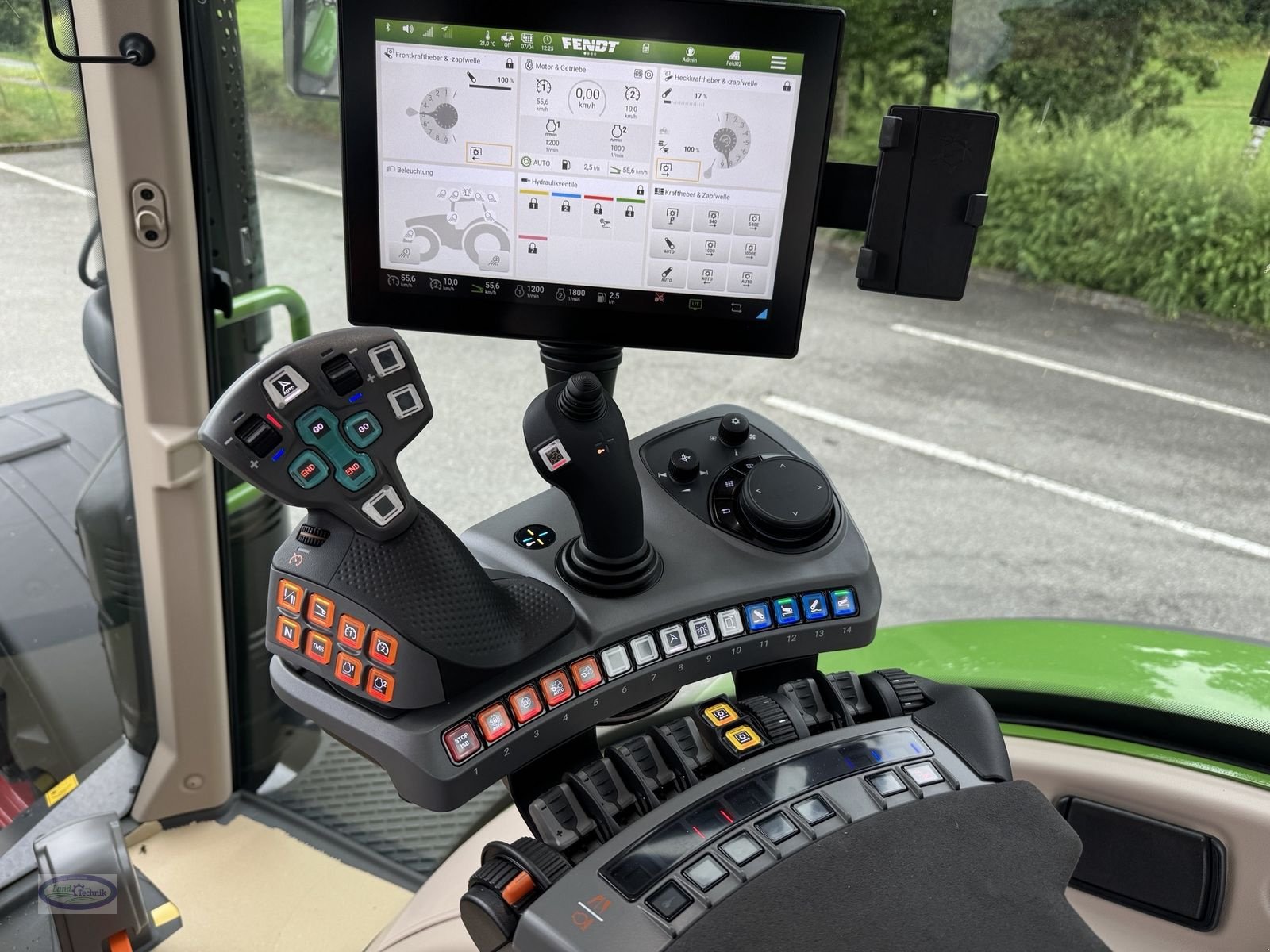 Traktor des Typs Fendt 718 Vario Profi+, Neumaschine in Münzkirchen (Bild 14)