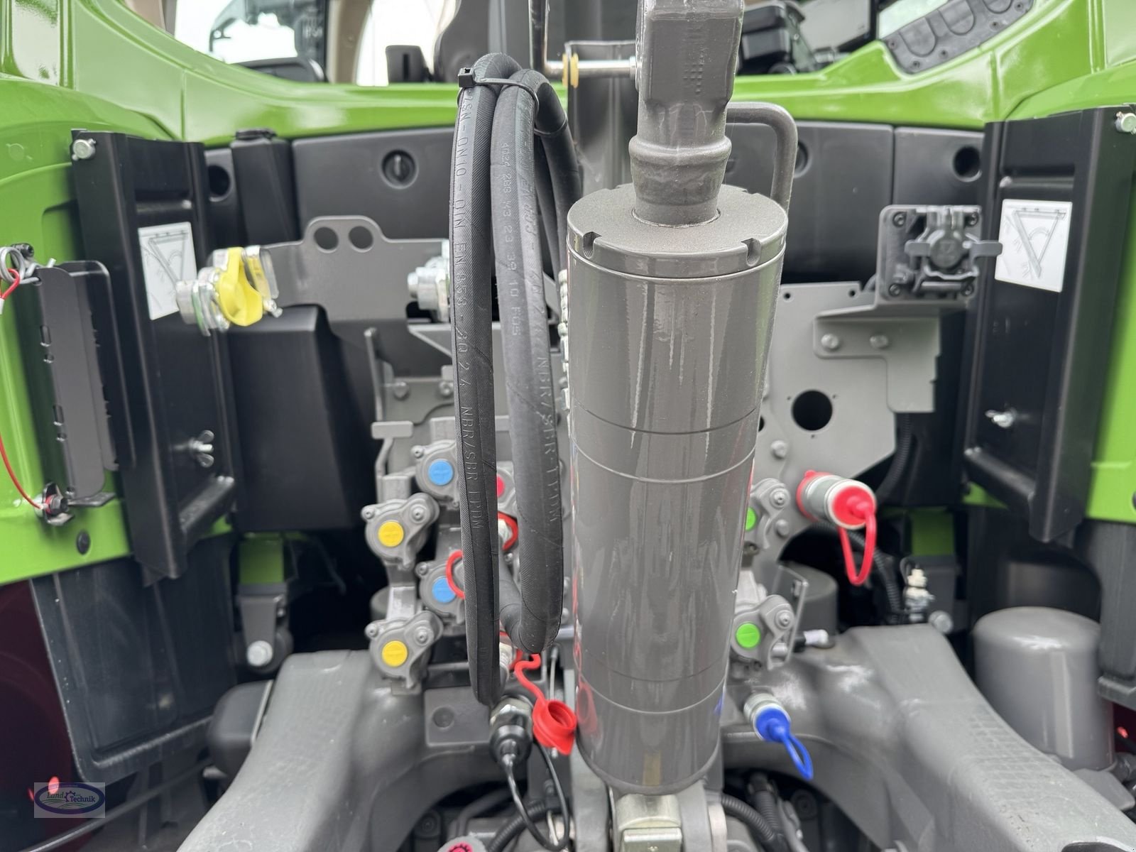 Traktor des Typs Fendt 718 Vario Profi+, Neumaschine in Münzkirchen (Bild 8)