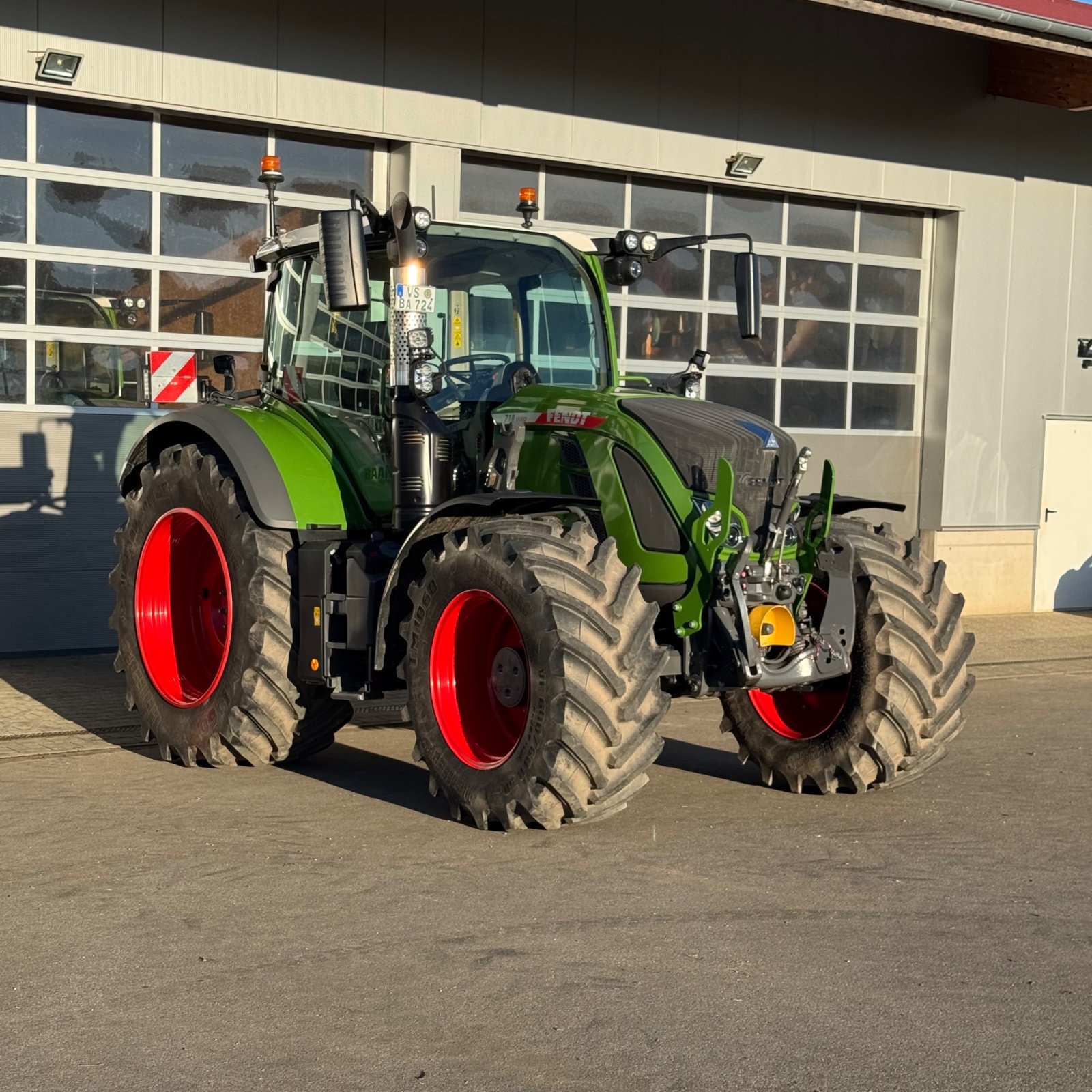 Traktor van het type Fendt 718 Vario ProfiPlus, Gebrauchtmaschine in Hüfingen (Foto 2)