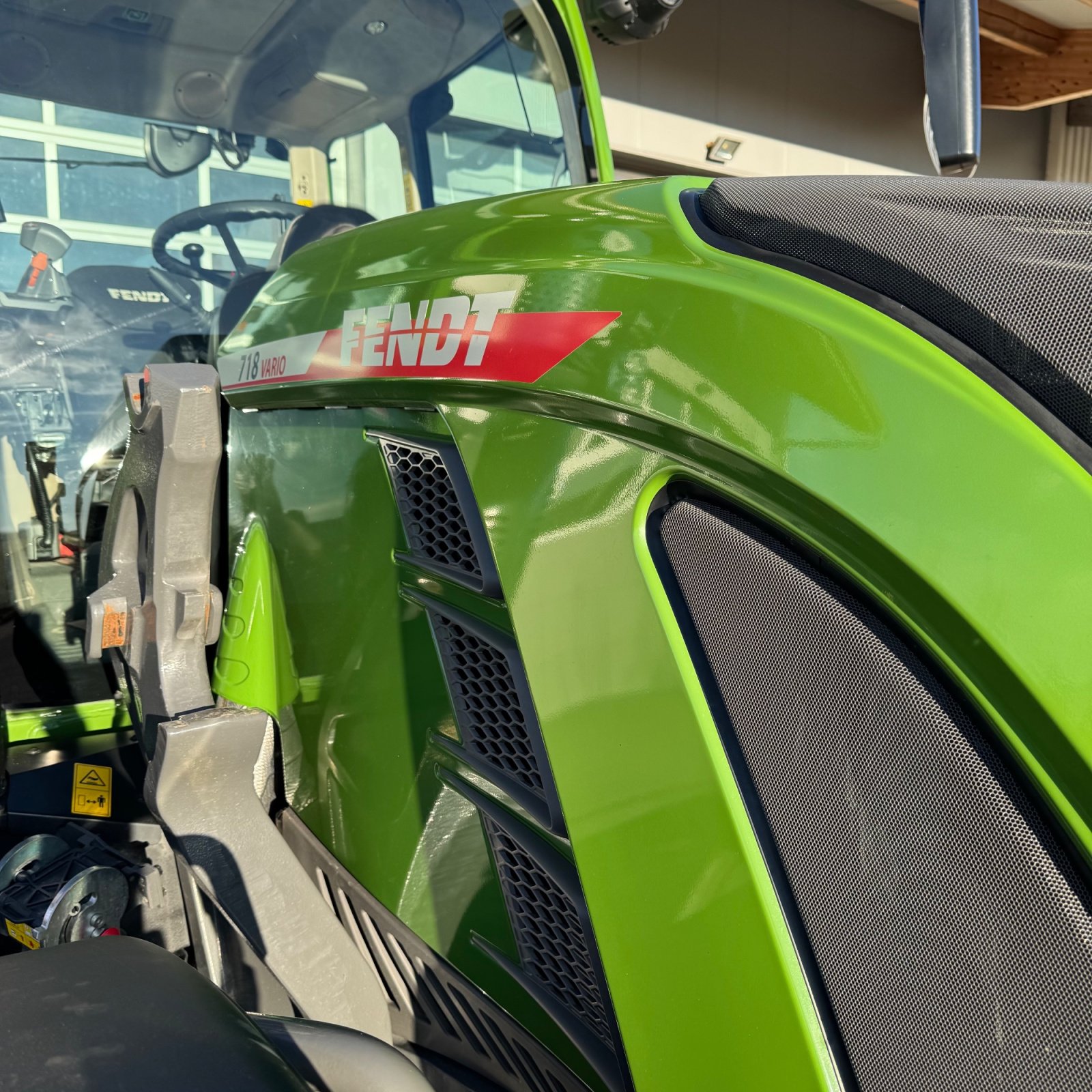 Traktor van het type Fendt 718 Vario ProfiPlus, Gebrauchtmaschine in Hüfingen (Foto 7)