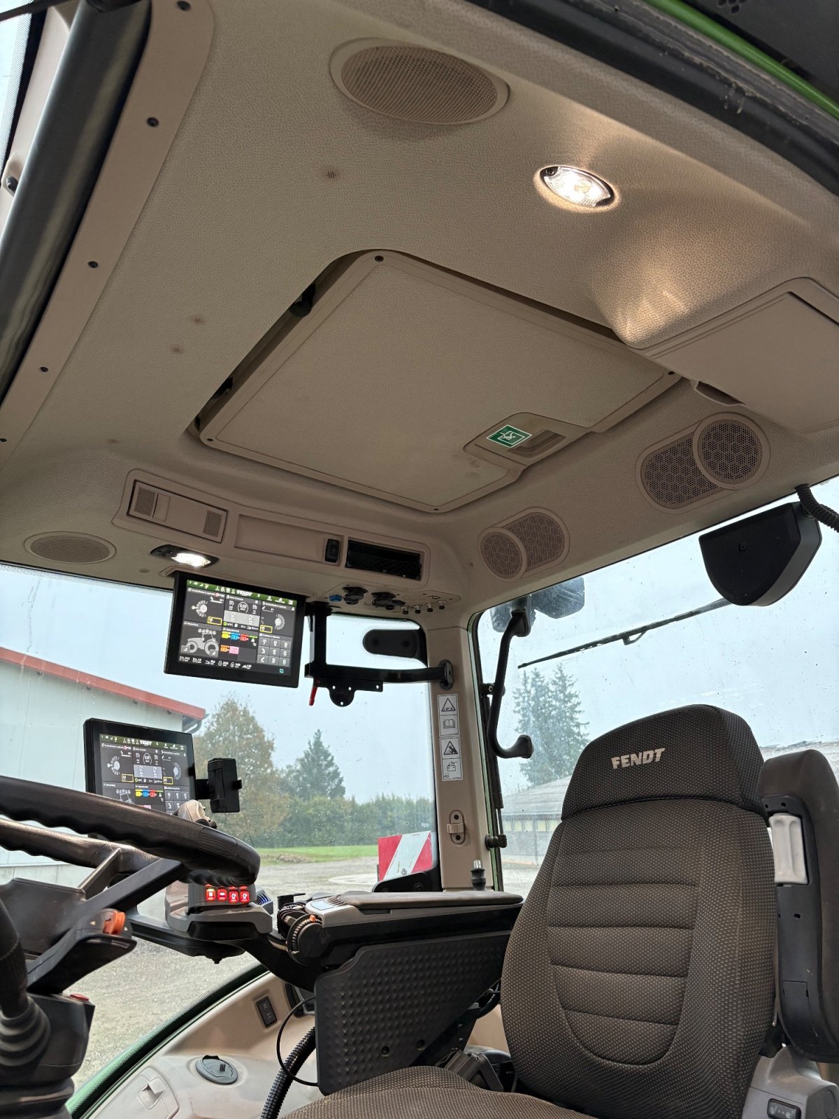 Traktor des Typs Fendt 718 Vario ProfiPlus, Gebrauchtmaschine in Untermeitingen (Bild 2)