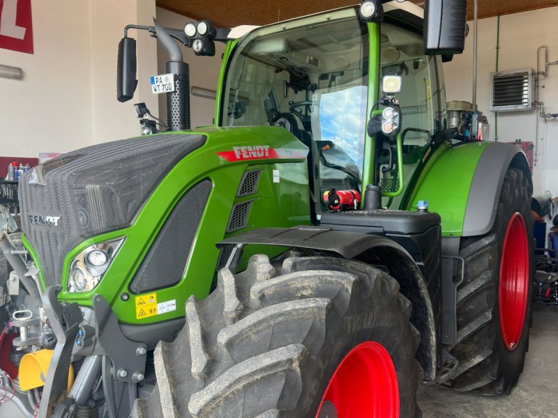 Traktor типа Fendt 718 Vario ProfiPlus, Gebrauchtmaschine в Hofkirchen (Фотография 1)