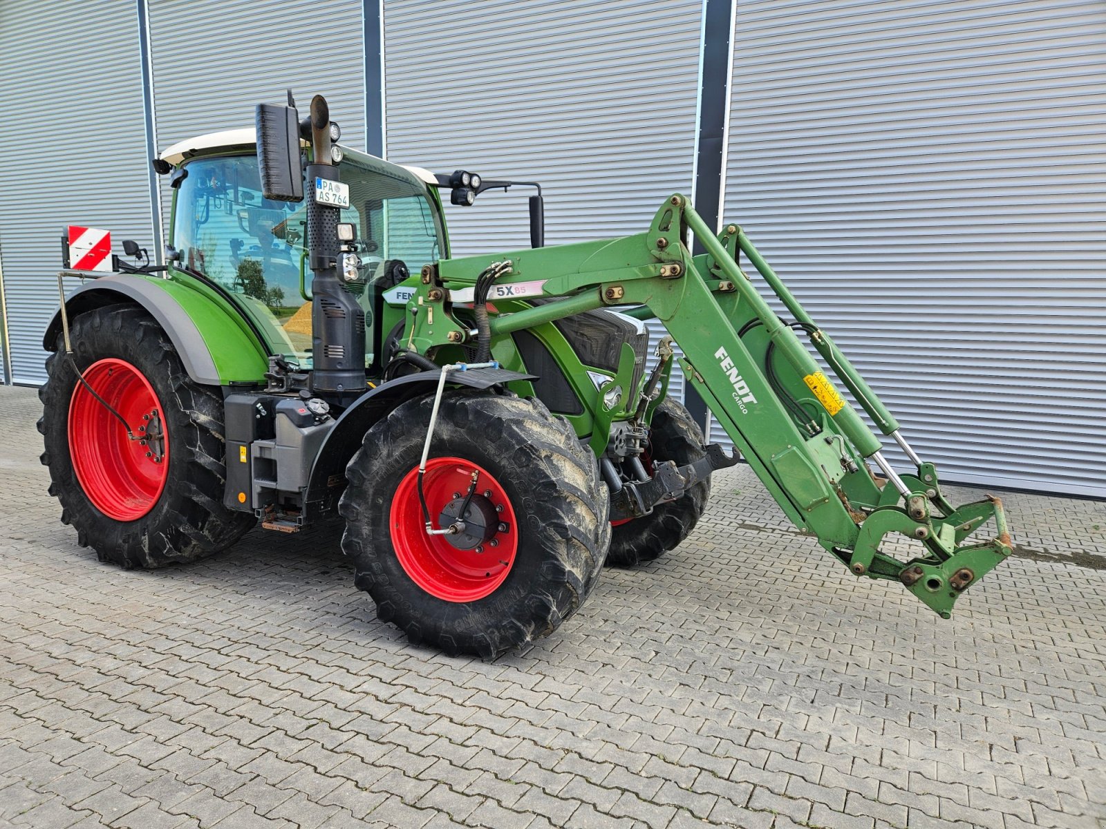 Traktor des Typs Fendt 718 Vario ProfiPlus, Gebrauchtmaschine in Fürstenzell (Bild 3)