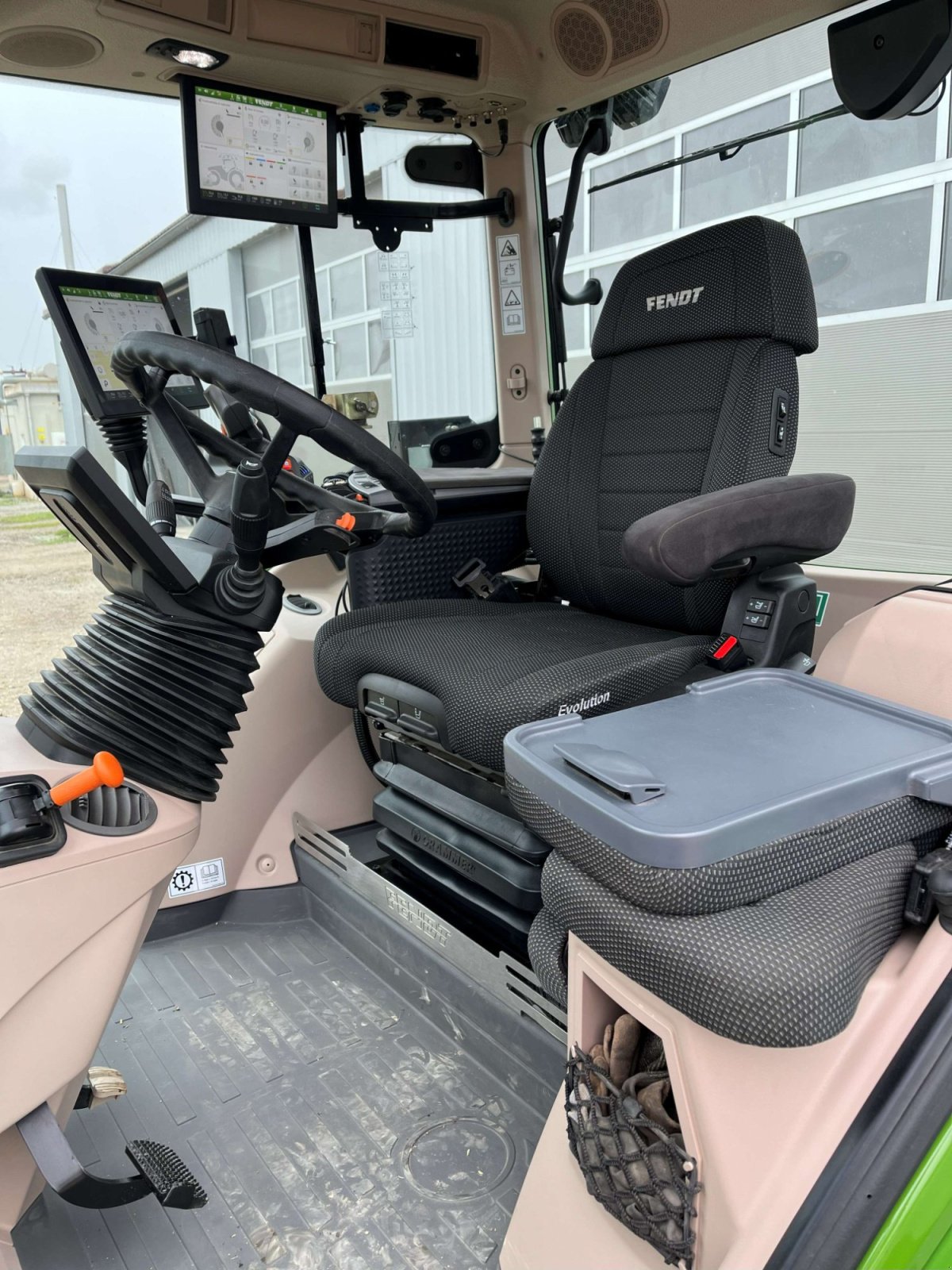 Traktor типа Fendt 718 Vario ProfiPlus, Gebrauchtmaschine в Ansbach (Фотография 2)