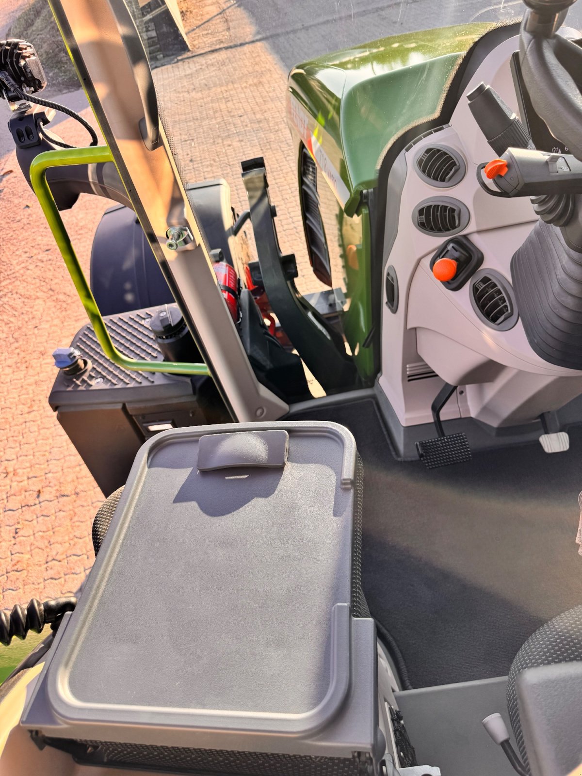 Traktor от тип Fendt 718 Vario ProfiPlus, Gebrauchtmaschine в Kastl (Снимка 18)