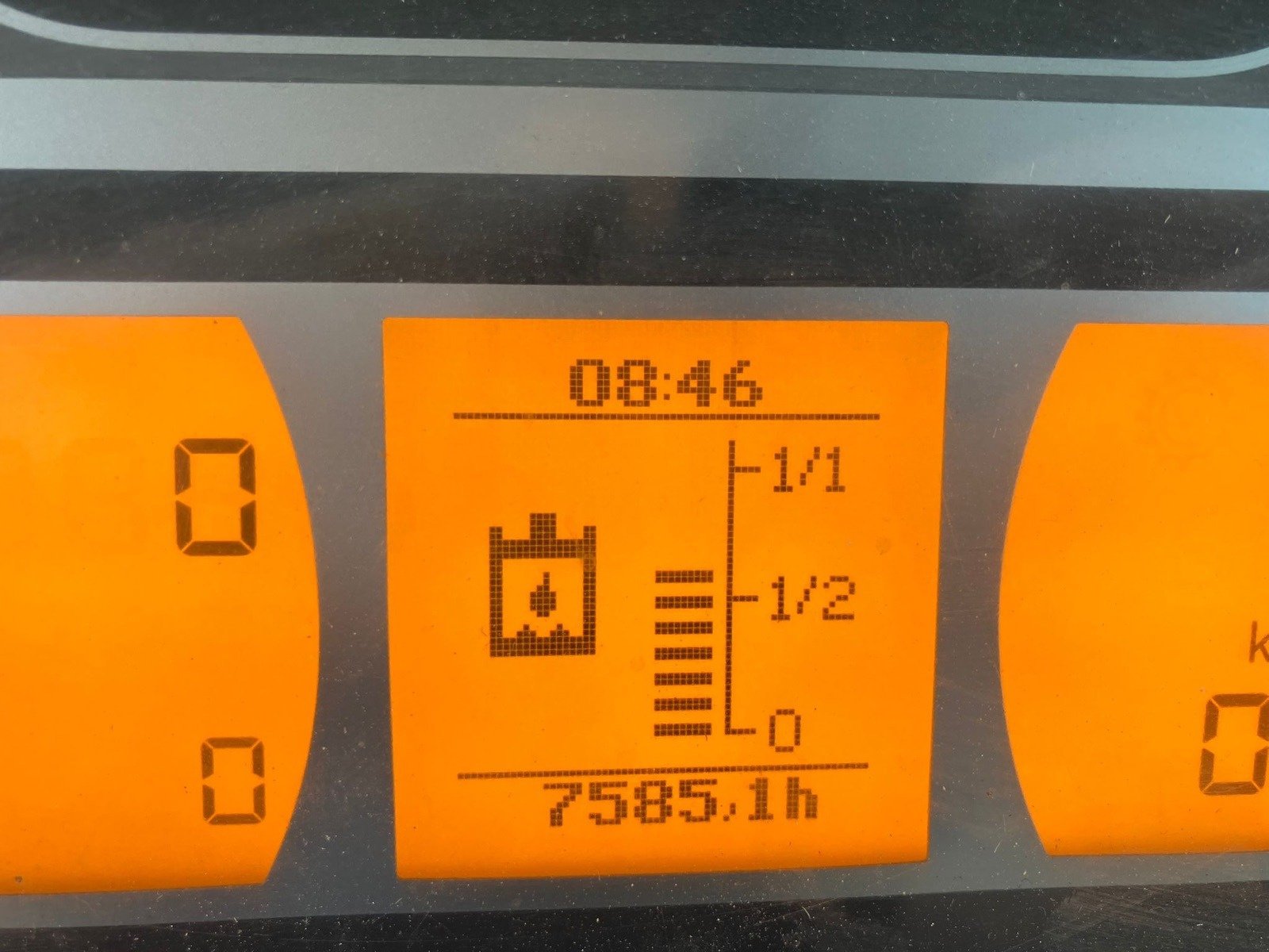 Traktor des Typs Fendt 718 Vario S4 Power, Gebrauchtmaschine in Hillerse (Bild 7)