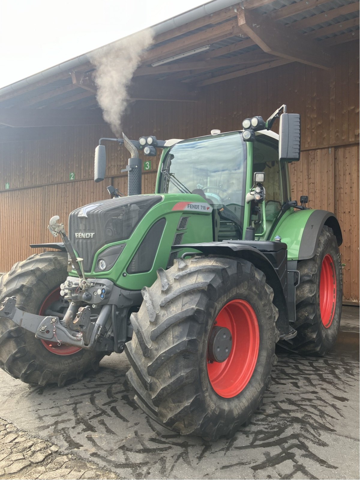 Traktor des Typs Fendt 718 Vario S4 Power, Gebrauchtmaschine in Hillerse (Bild 4)