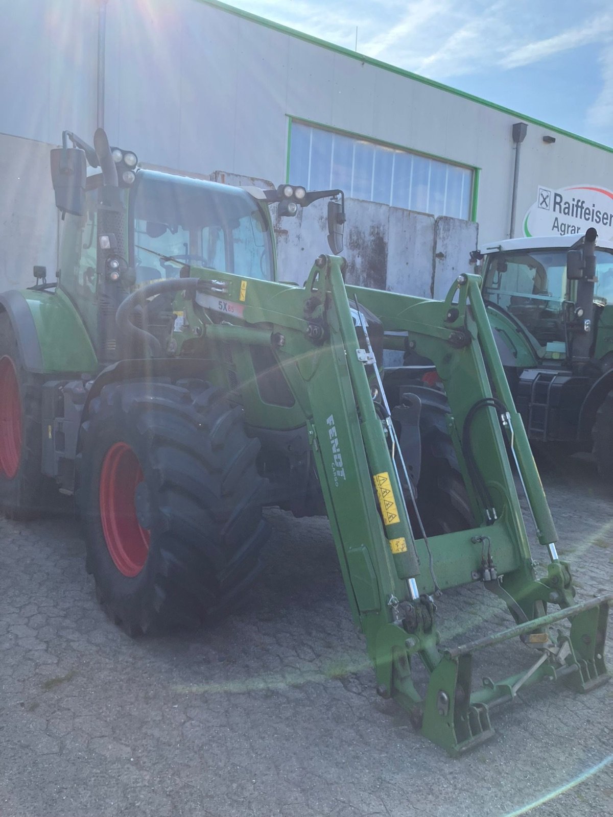 Traktor des Typs Fendt 718 Vario S4 Power, Gebrauchtmaschine in Hillerse (Bild 2)