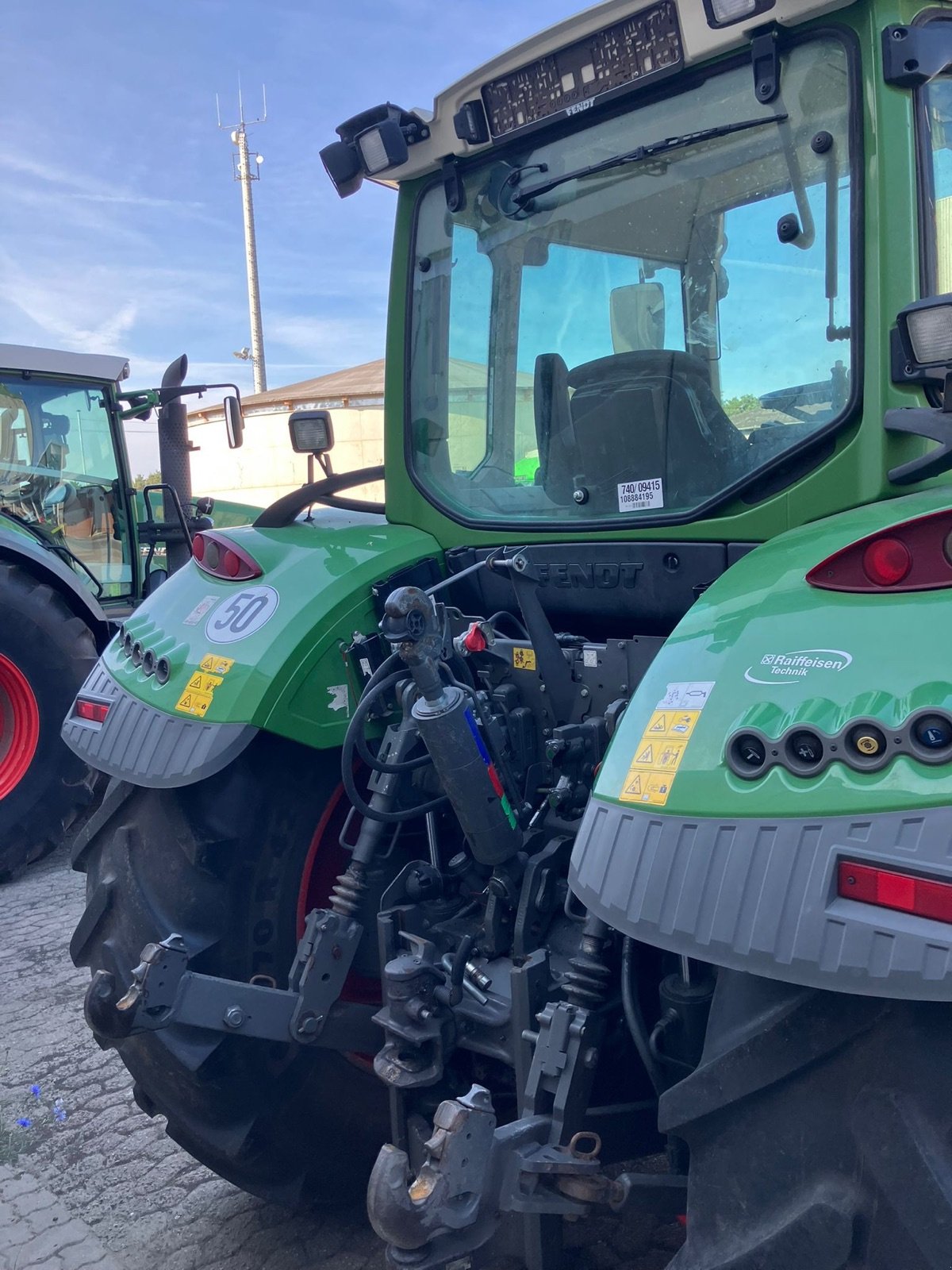 Traktor des Typs Fendt 718 Vario S4 Power, Gebrauchtmaschine in Hillerse (Bild 3)