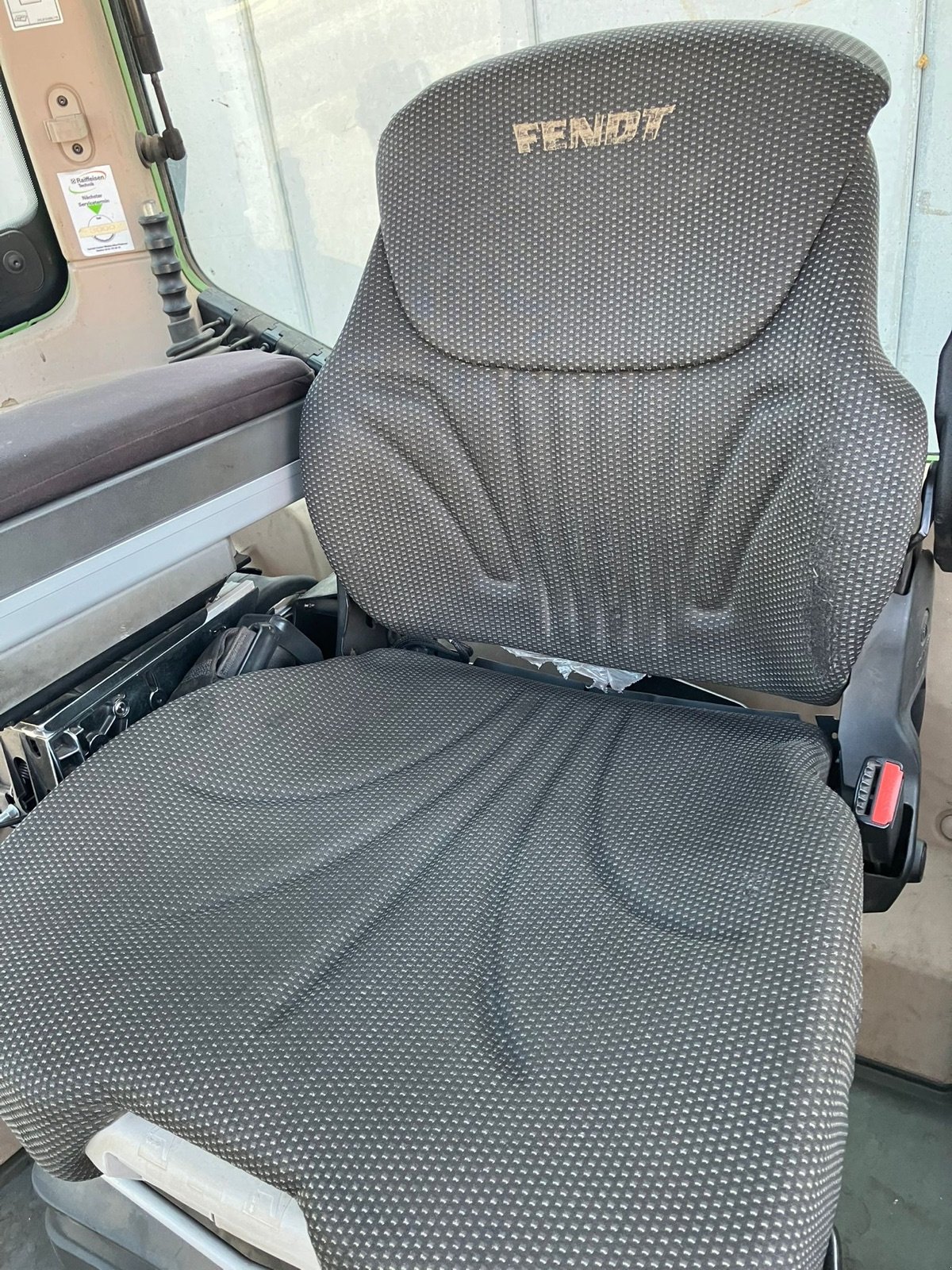 Traktor des Typs Fendt 718 Vario S4 Power, Gebrauchtmaschine in Hillerse (Bild 6)