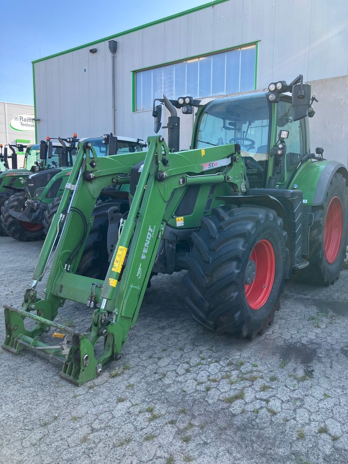 Traktor des Typs Fendt 718 Vario S4 Power, Gebrauchtmaschine in Hillerse (Bild 1)
