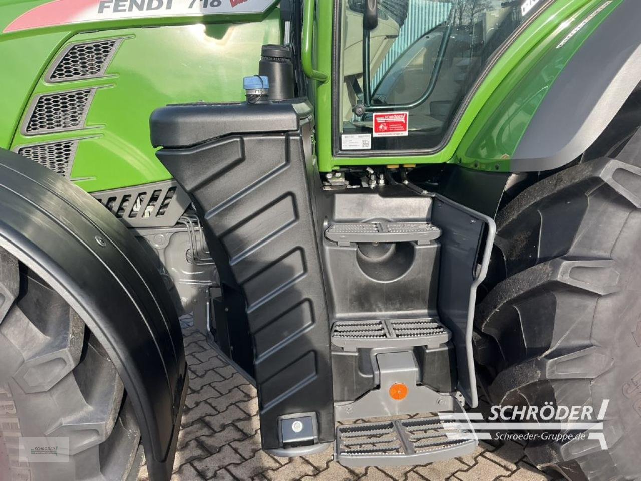Traktor a típus Fendt 718 VARIO S4 PROFI PLUS, Gebrauchtmaschine ekkor: Lastrup (Kép 17)