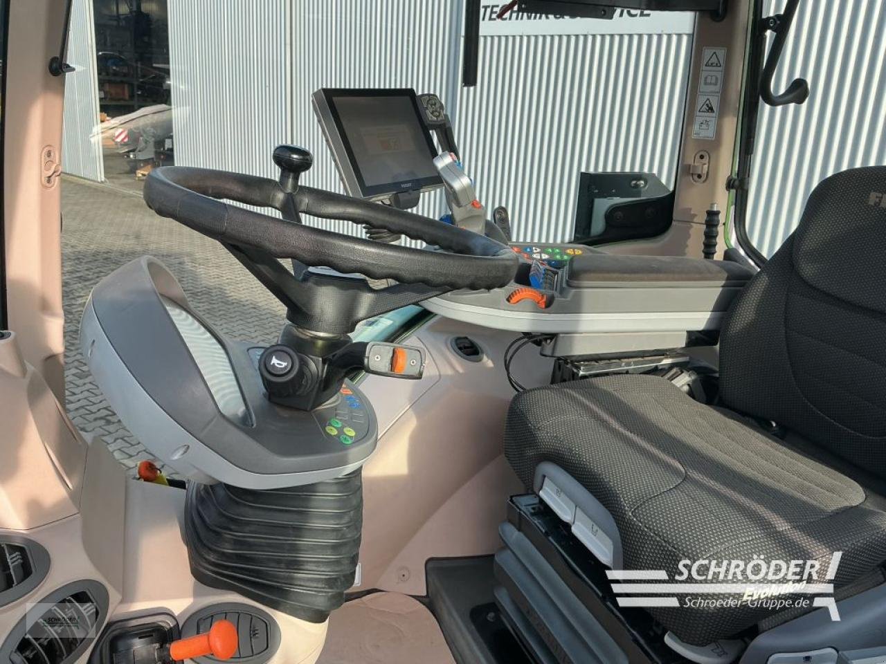 Traktor a típus Fendt 718 VARIO S4 PROFI PLUS, Gebrauchtmaschine ekkor: Lastrup (Kép 19)