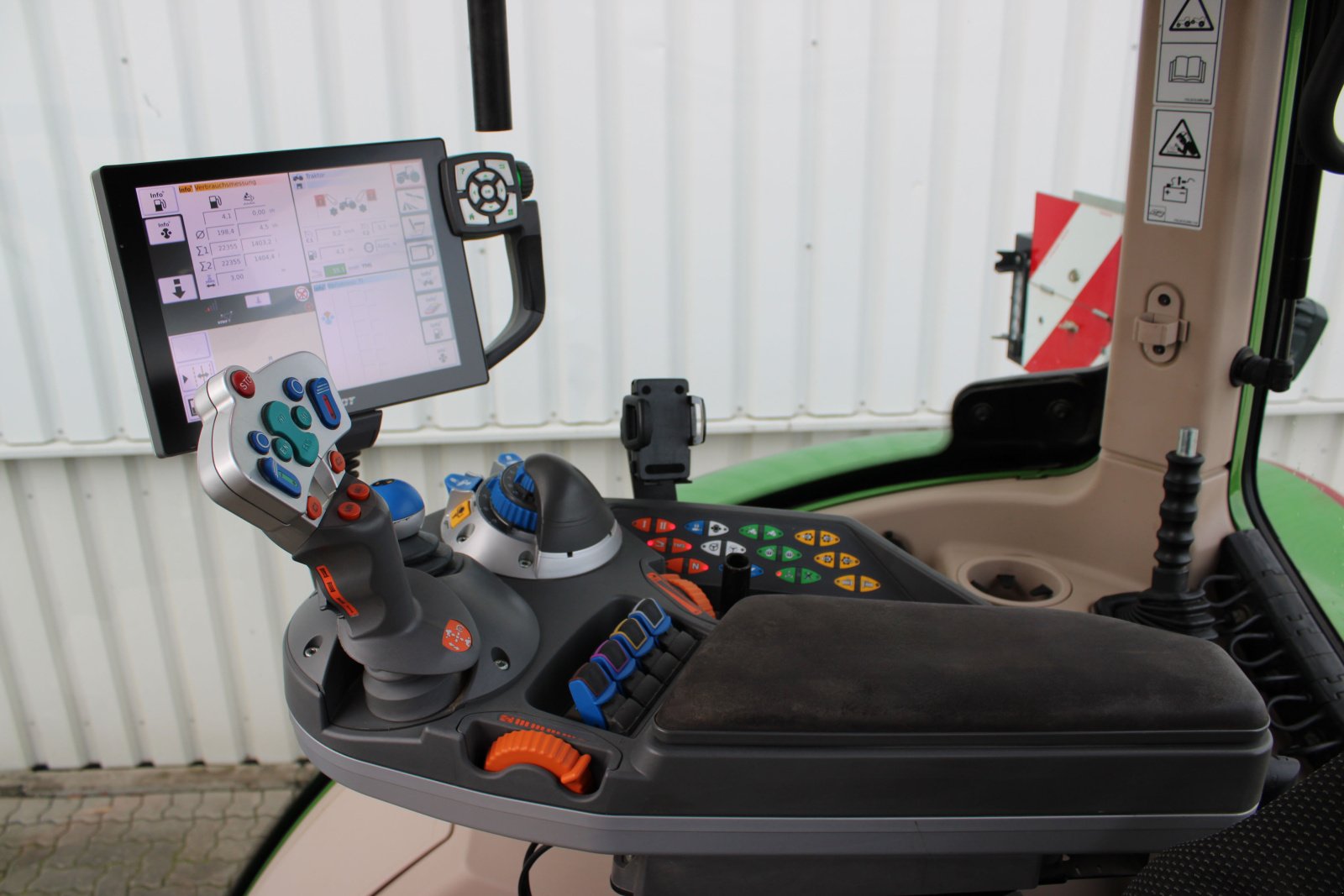 Traktor des Typs Fendt 718 Vario S4 ProfiPlus, Gebrauchtmaschine in Holle- Grasdorf (Bild 17)