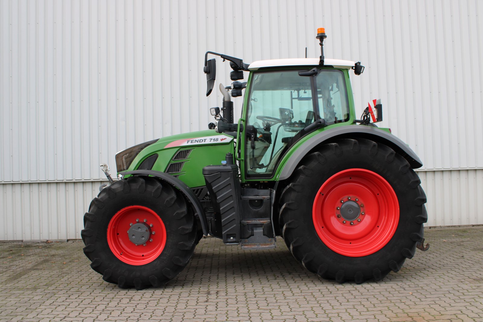 Traktor des Typs Fendt 718 Vario S4 ProfiPlus, Gebrauchtmaschine in Holle- Grasdorf (Bild 1)