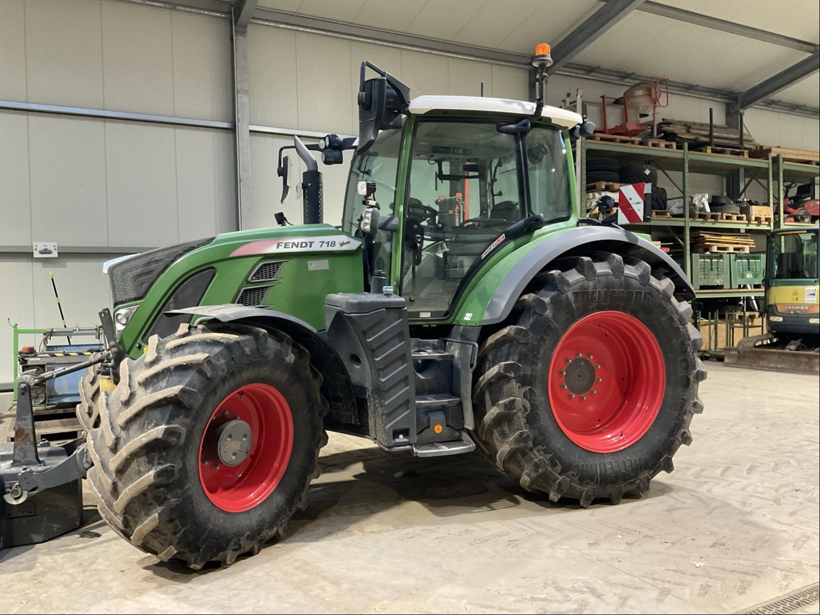 Traktor des Typs Fendt 718 Vario S4 ProfiPlus, Gebrauchtmaschine in Elmenhorst-Lanken (Bild 2)