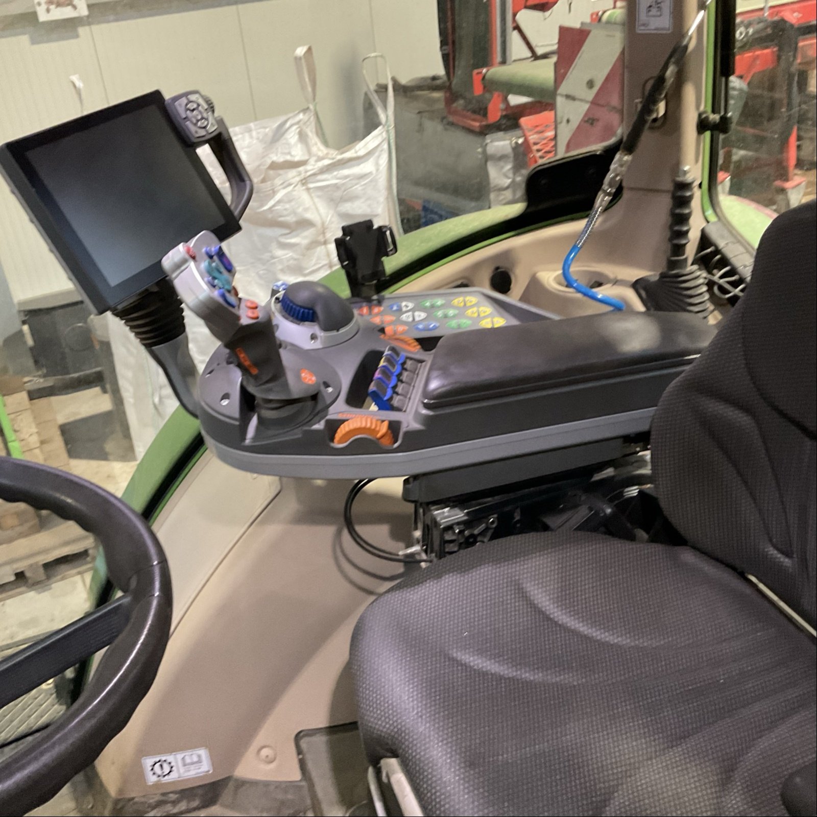 Traktor des Typs Fendt 718 Vario S4 ProfiPlus, Gebrauchtmaschine in Elmenhorst-Lanken (Bild 7)